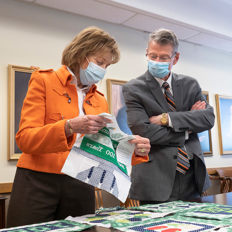 Ann Hargis and Tom Coon at 4-H event